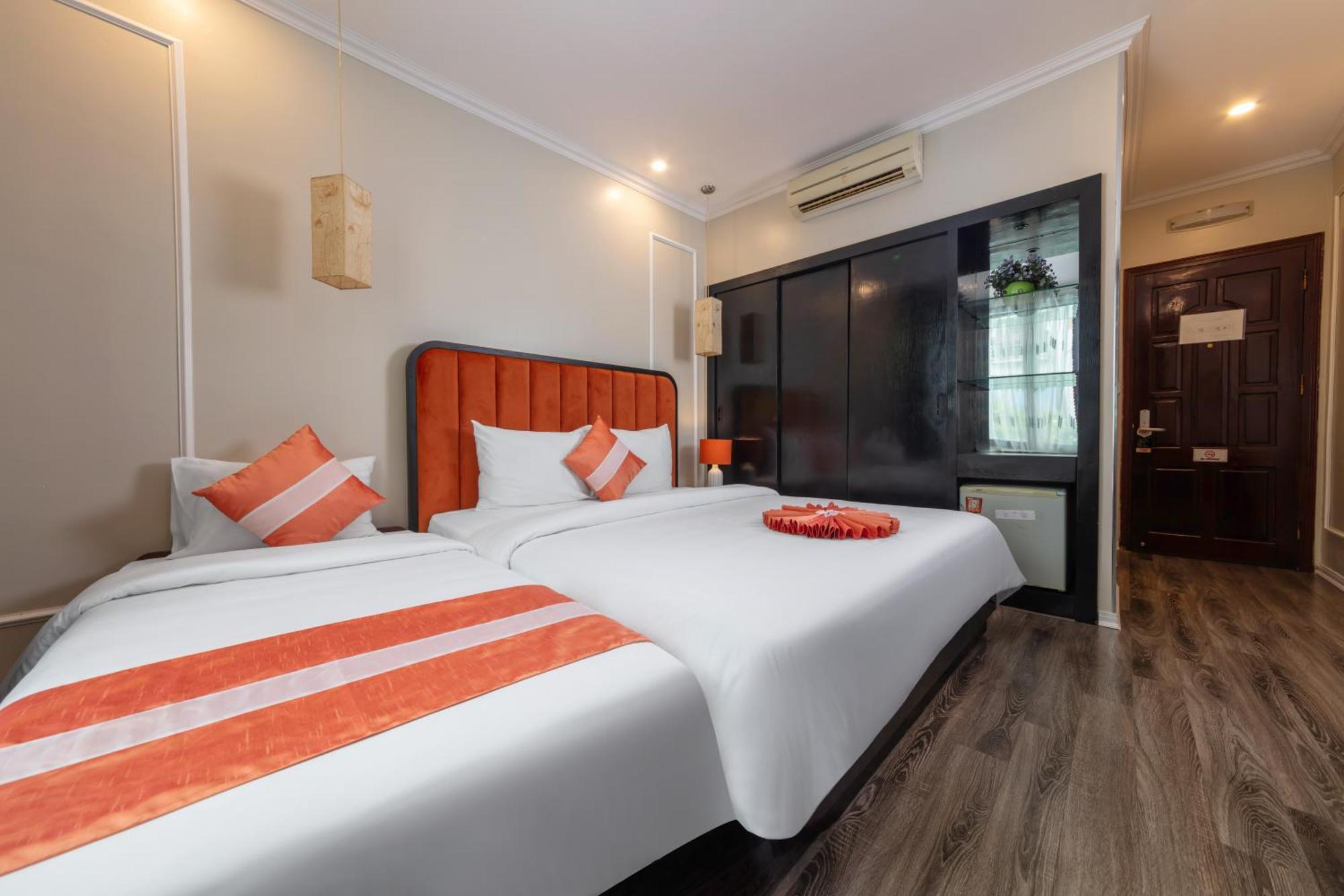 Omina Hanoi Hotel & Travel Екстериор снимка