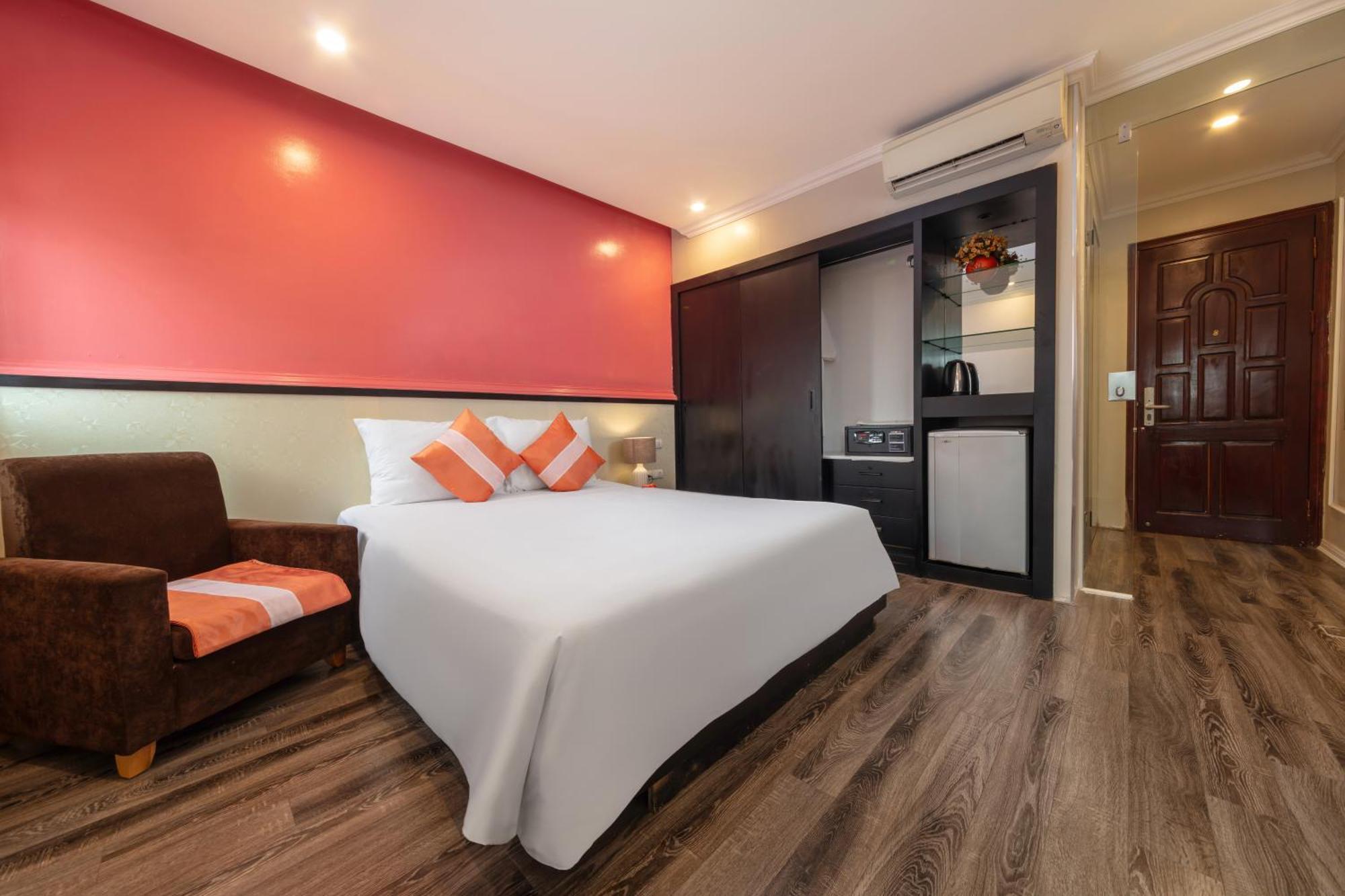 Omina Hanoi Hotel & Travel Екстериор снимка