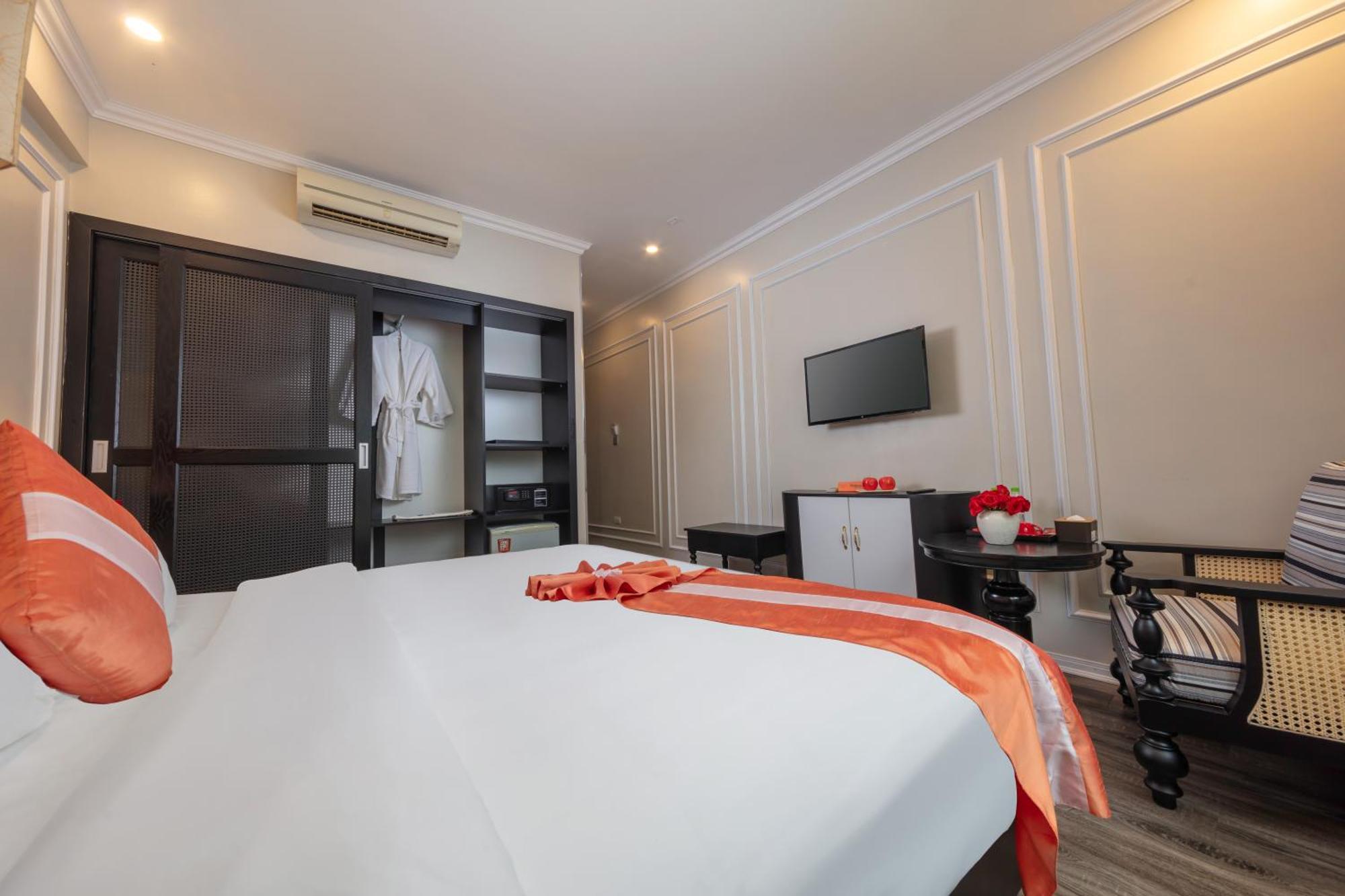 Omina Hanoi Hotel & Travel Екстериор снимка